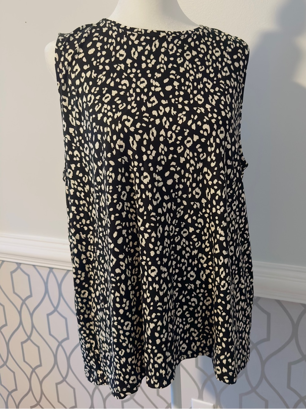 Nine West Womans Soft Spun Tag Less Black & White Sleeveless Tank Pullover Top